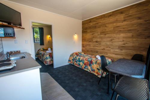 New Plymouth Top 10 Holiday Park エクステリア 写真