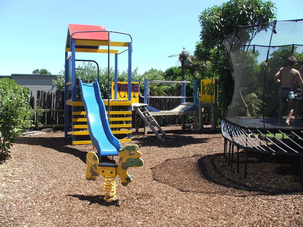 New Plymouth Top 10 Holiday Park エクステリア 写真